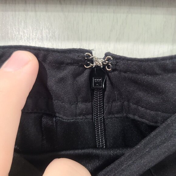 Izod XFG Cool FX Pleated Golf Skort Black w/Blue Stripe Size 12 - Picture 3 of 6